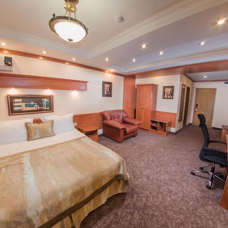 Hotel Uyut อัลมาตี ภายนอก รูปภาพ