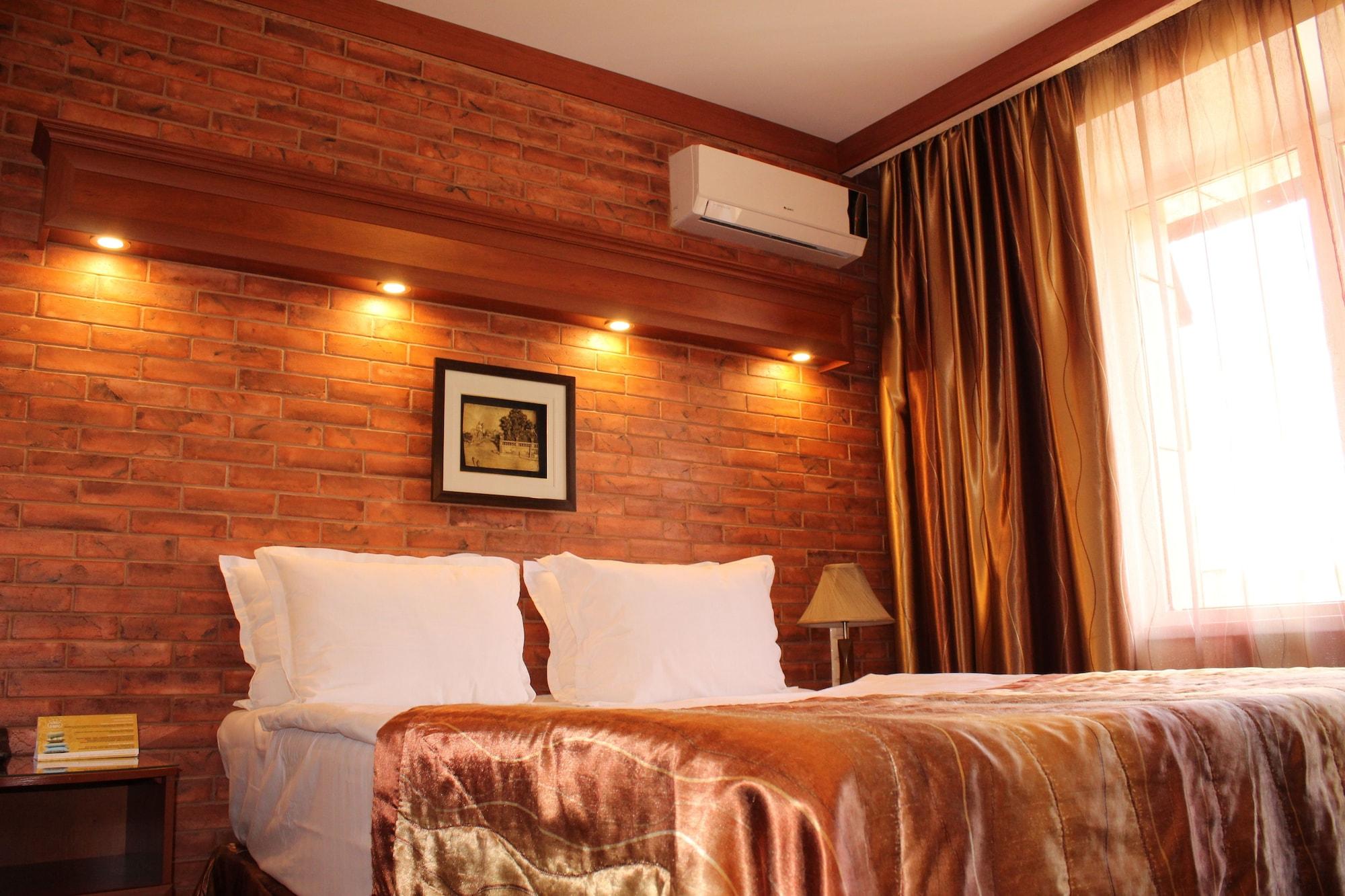 Hotel Uyut อัลมาตี ภายนอก รูปภาพ