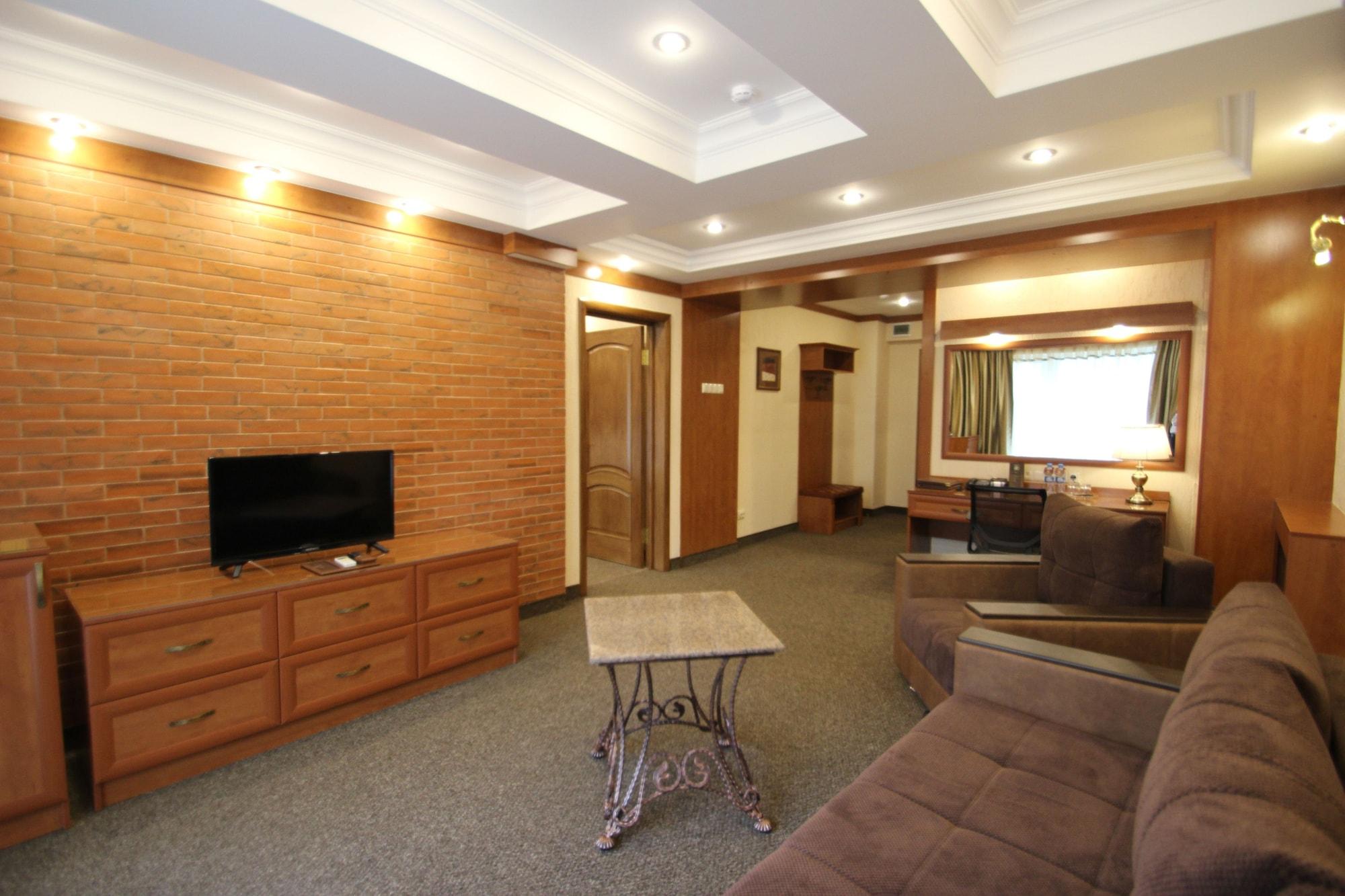 Hotel Uyut อัลมาตี ภายนอก รูปภาพ