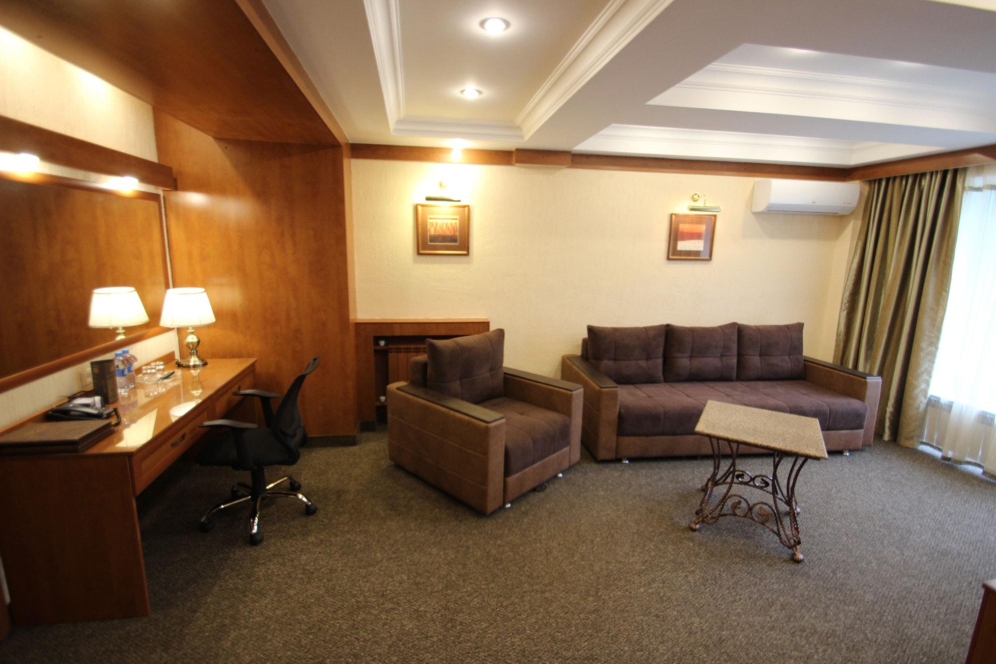 Hotel Uyut อัลมาตี ภายนอก รูปภาพ