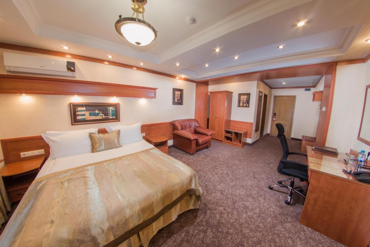 Hotel Uyut อัลมาตี ภายนอก รูปภาพ