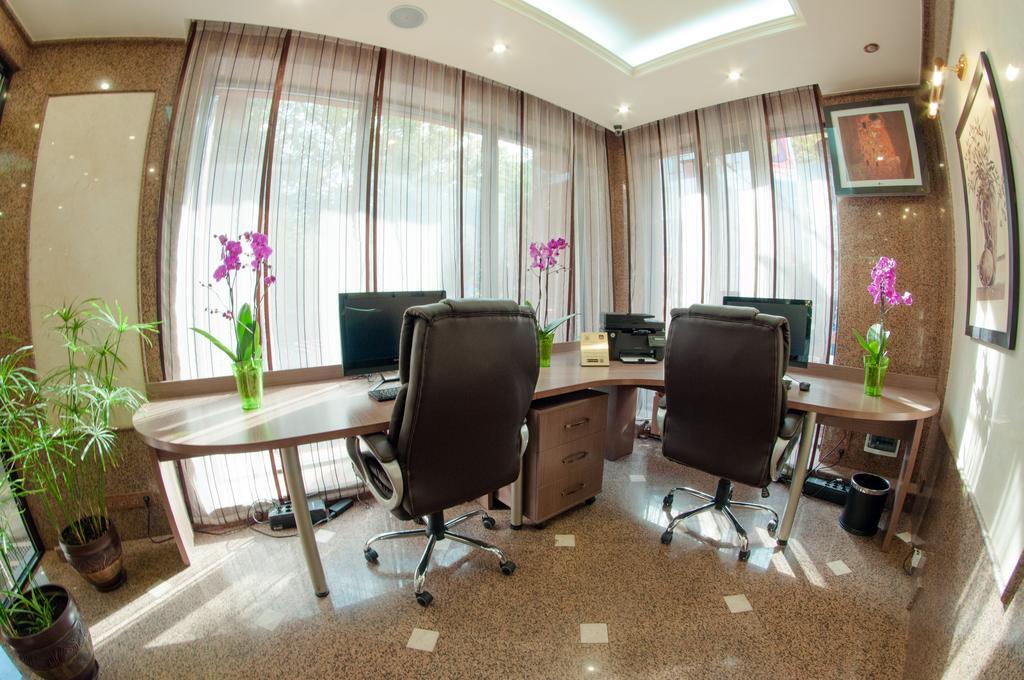 Hotel Uyut อัลมาตี ภายนอก รูปภาพ