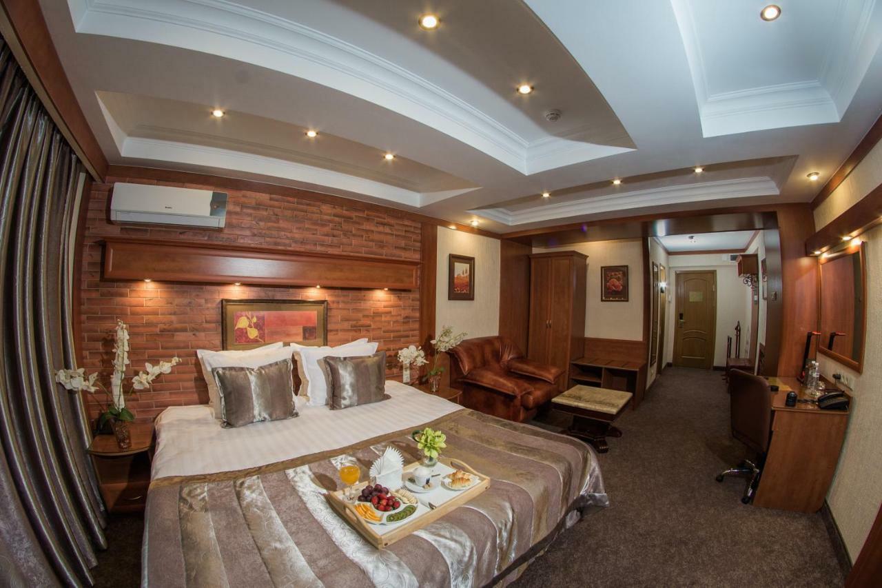 Hotel Uyut อัลมาตี ภายนอก รูปภาพ