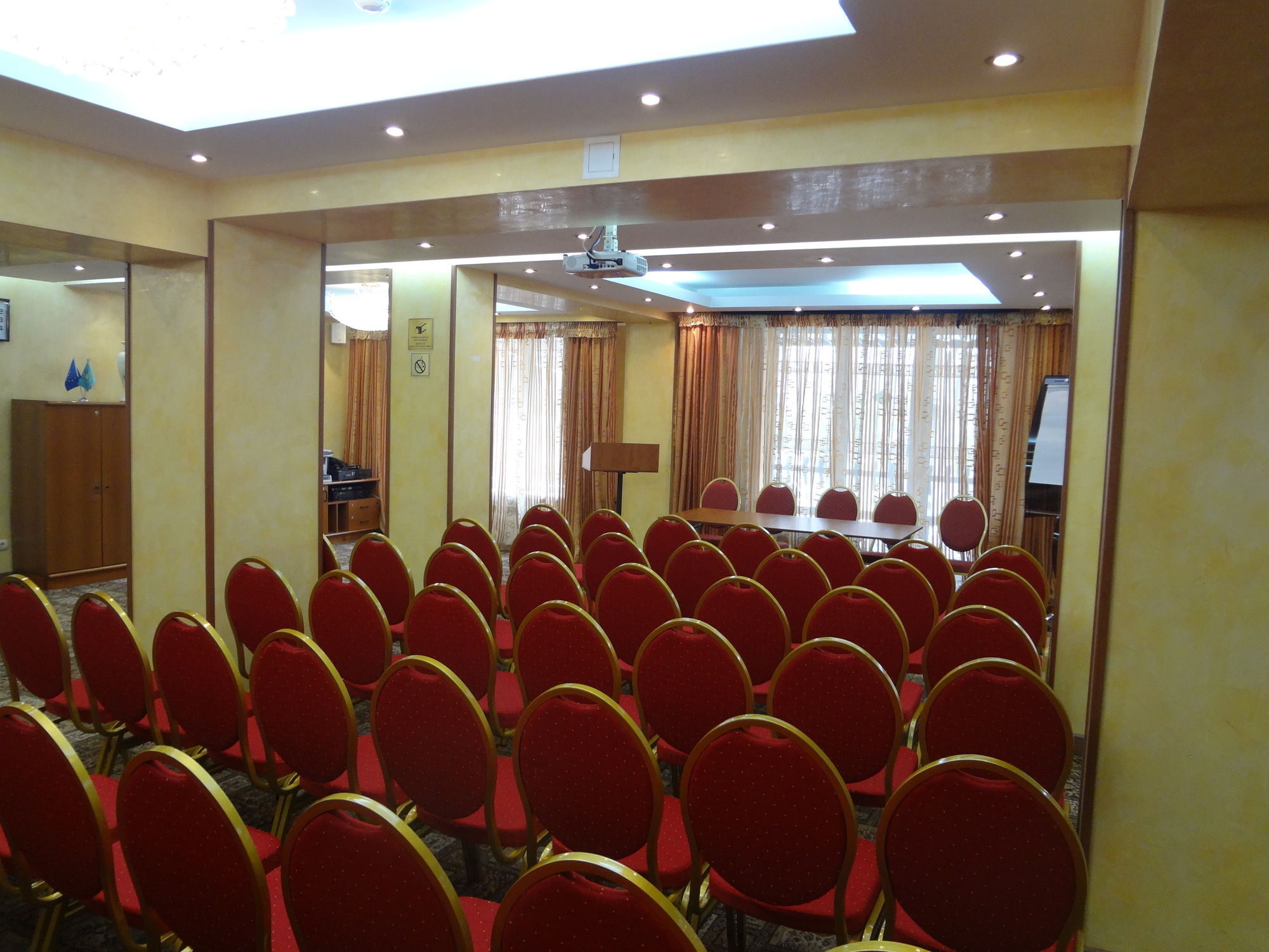 Hotel Uyut อัลมาตี ภายนอก รูปภาพ