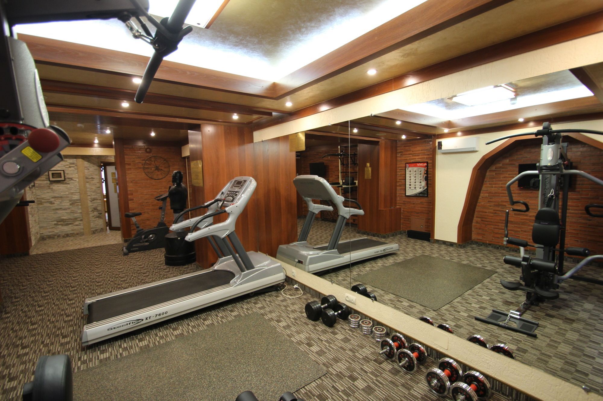 Hotel Uyut อัลมาตี ภายนอก รูปภาพ
