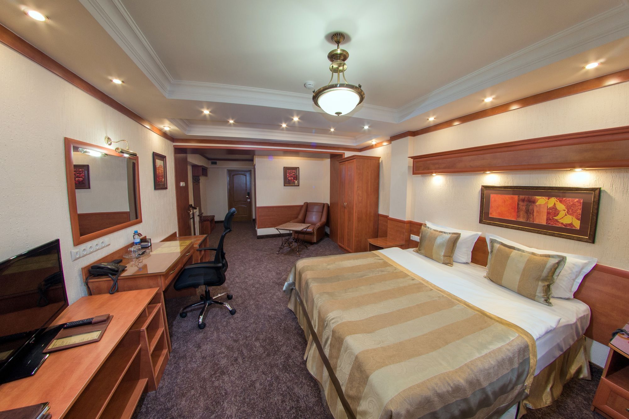 Hotel Uyut อัลมาตี ภายนอก รูปภาพ