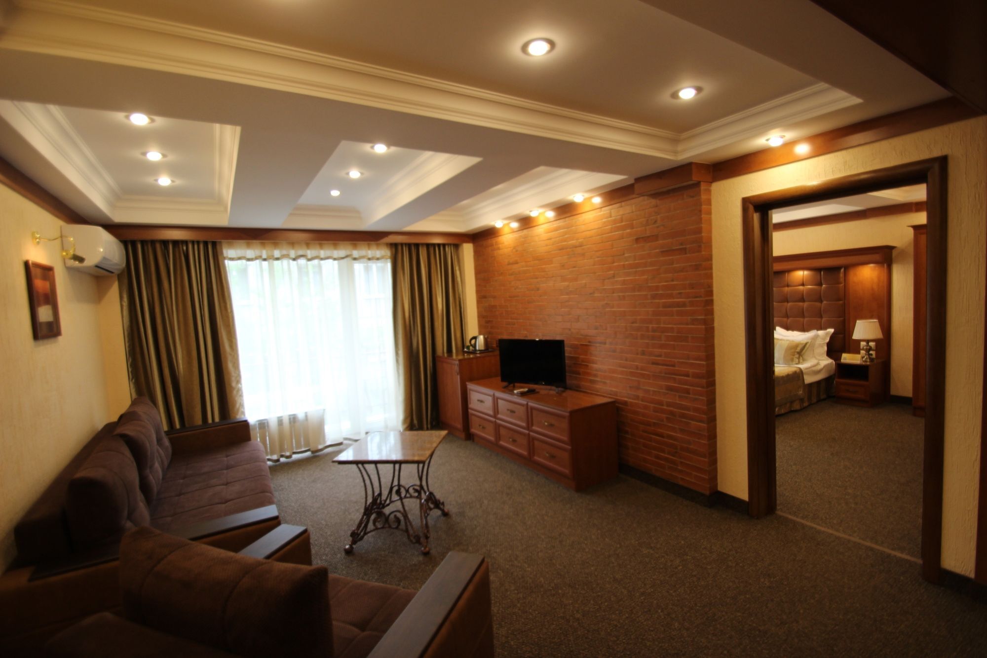 Hotel Uyut อัลมาตี ภายนอก รูปภาพ